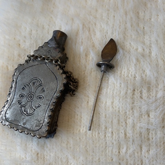 Vintage gunpowder flask - Picture 3 of 7